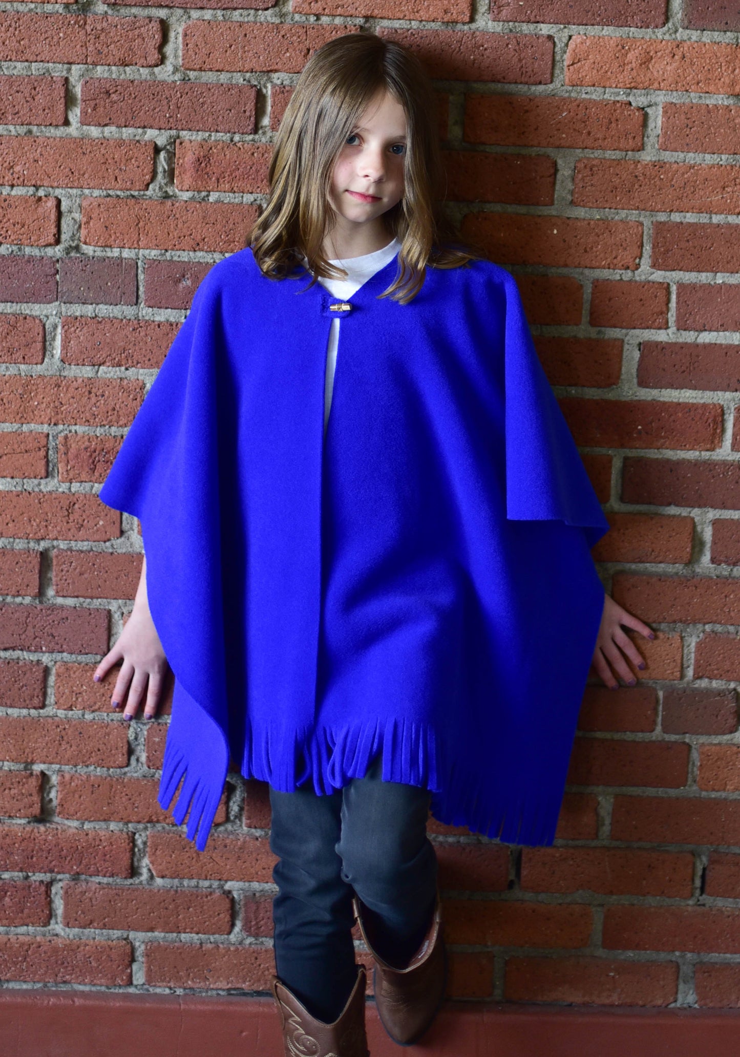 Mantoque: Fringed Mantoque with Button (Girls)