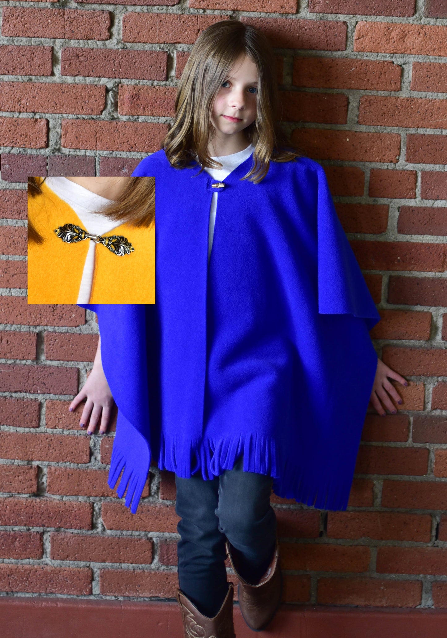 Mantoque: Fringed Mantoque with Hook (Girls)