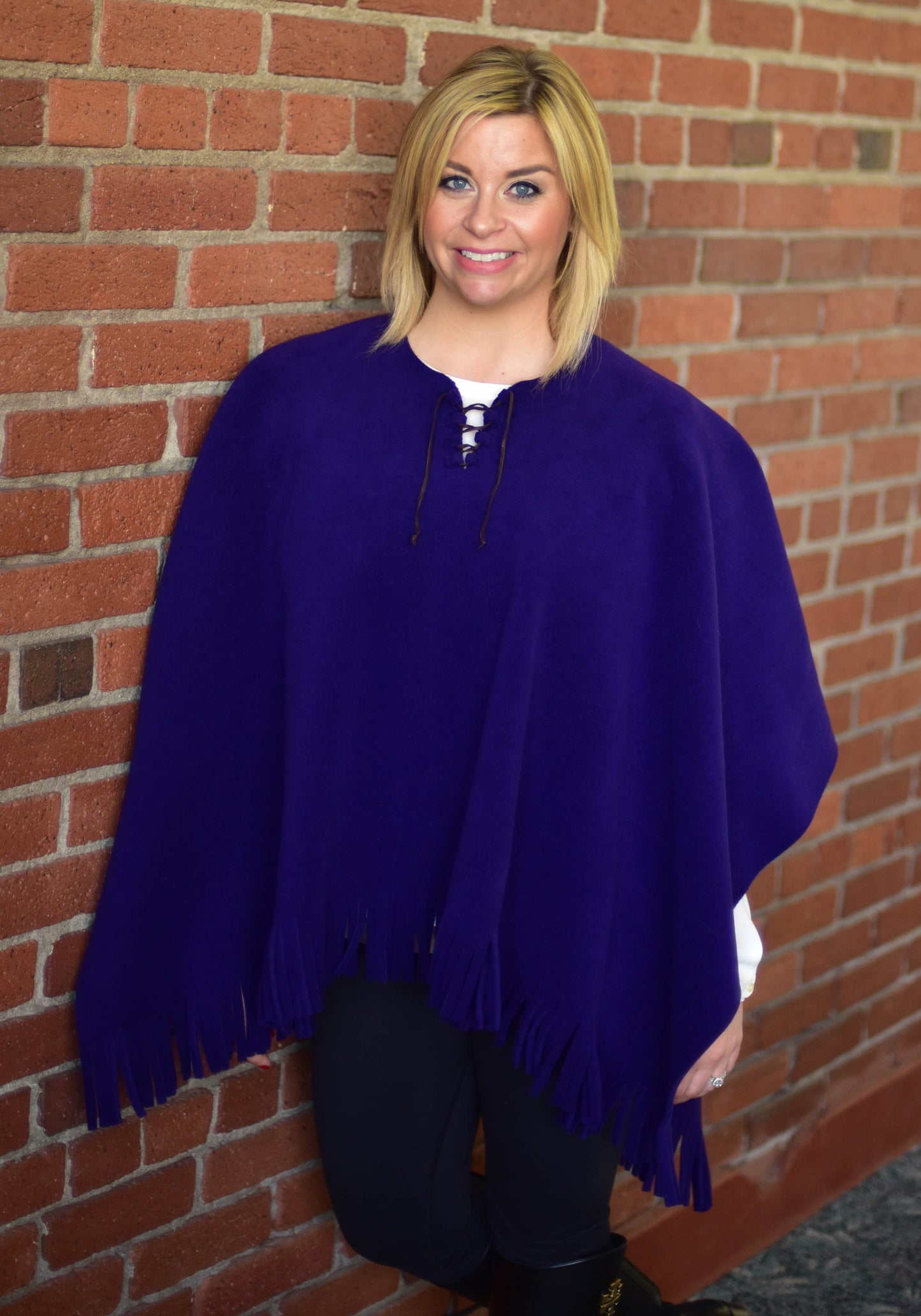 Mantoque: Fringed Mantoque with Lacing (Women)