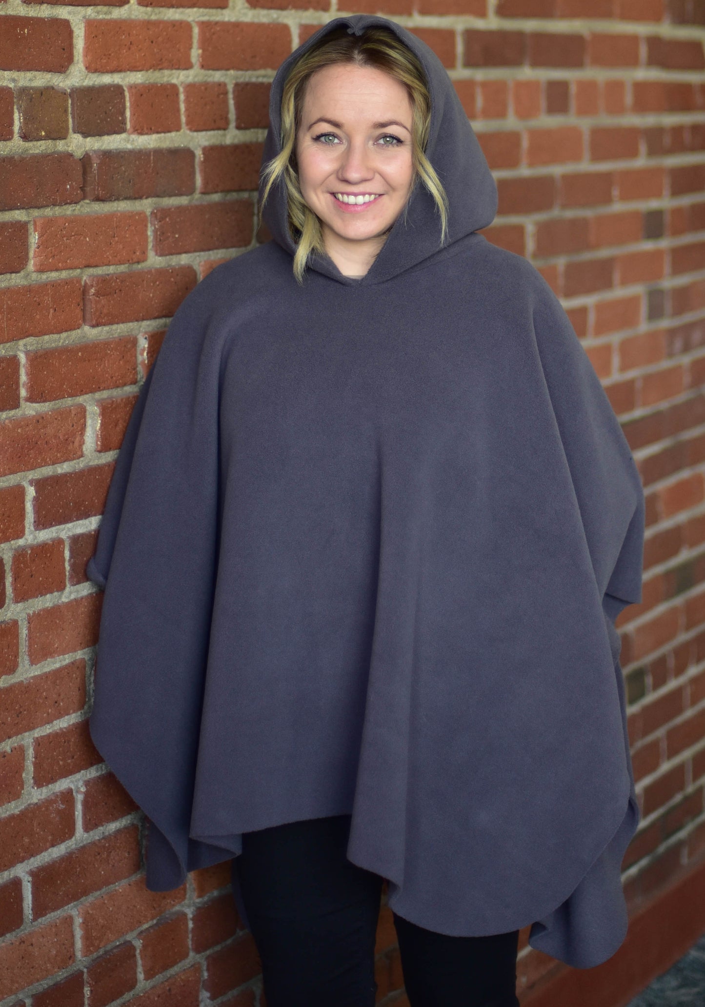 Mantoque: Non-Fringed Mantoque with Hood (Women)