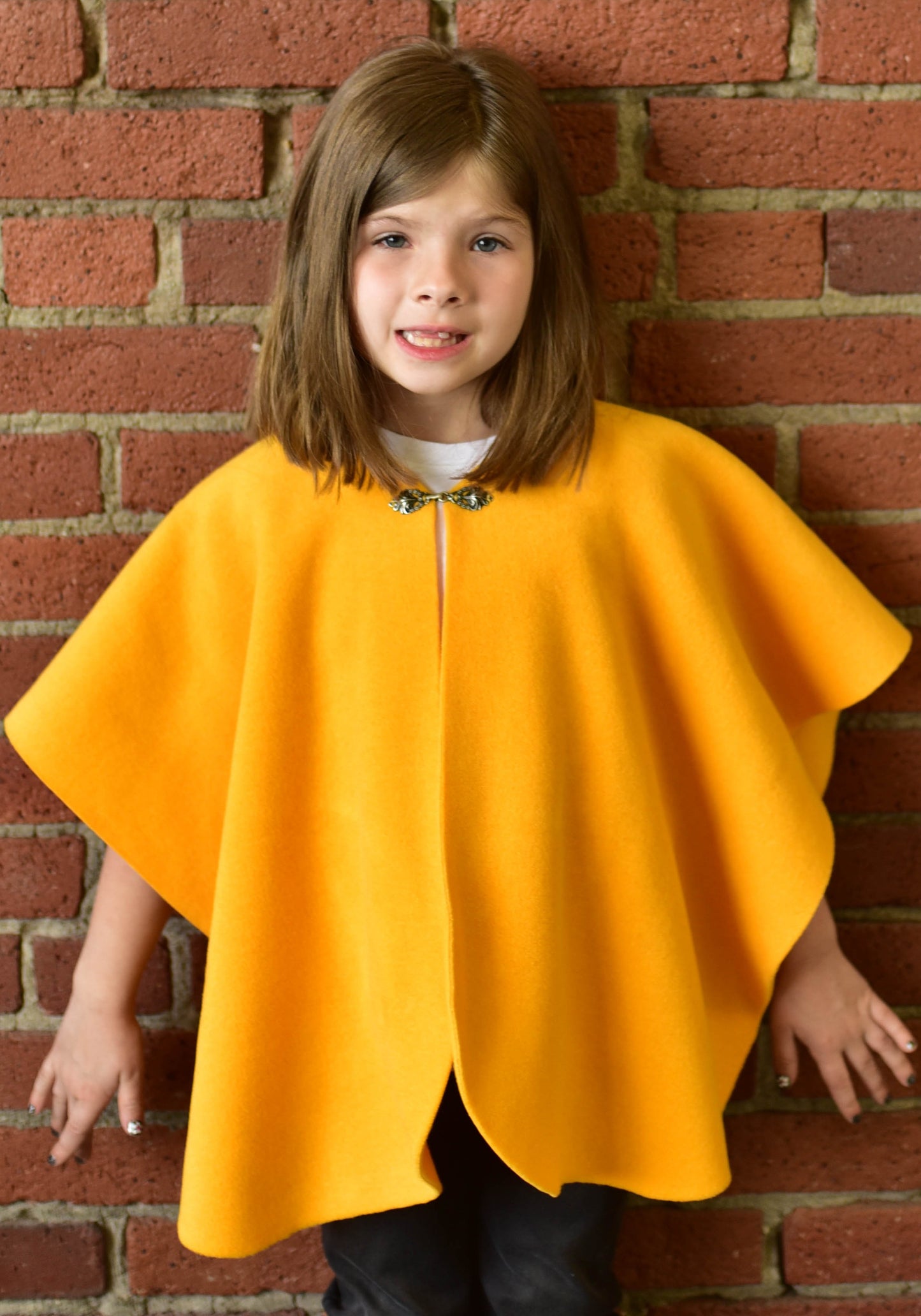 Mantoque: Non-Fringed Mantoque with Hook (Girls)